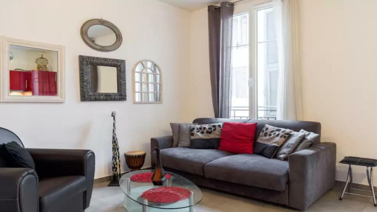 Stylish White And Red Apartments ジュアン・レ・パン エクステリア 写真