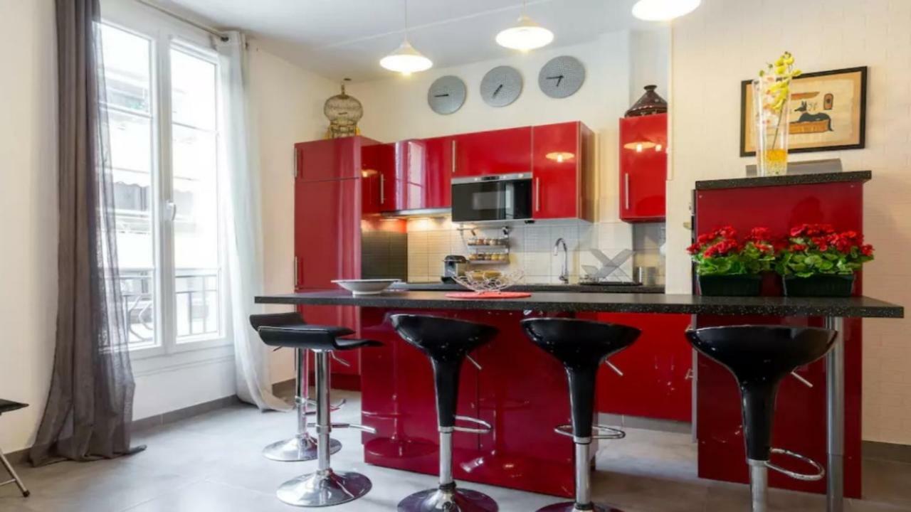 Stylish White And Red Apartments ジュアン・レ・パン エクステリア 写真