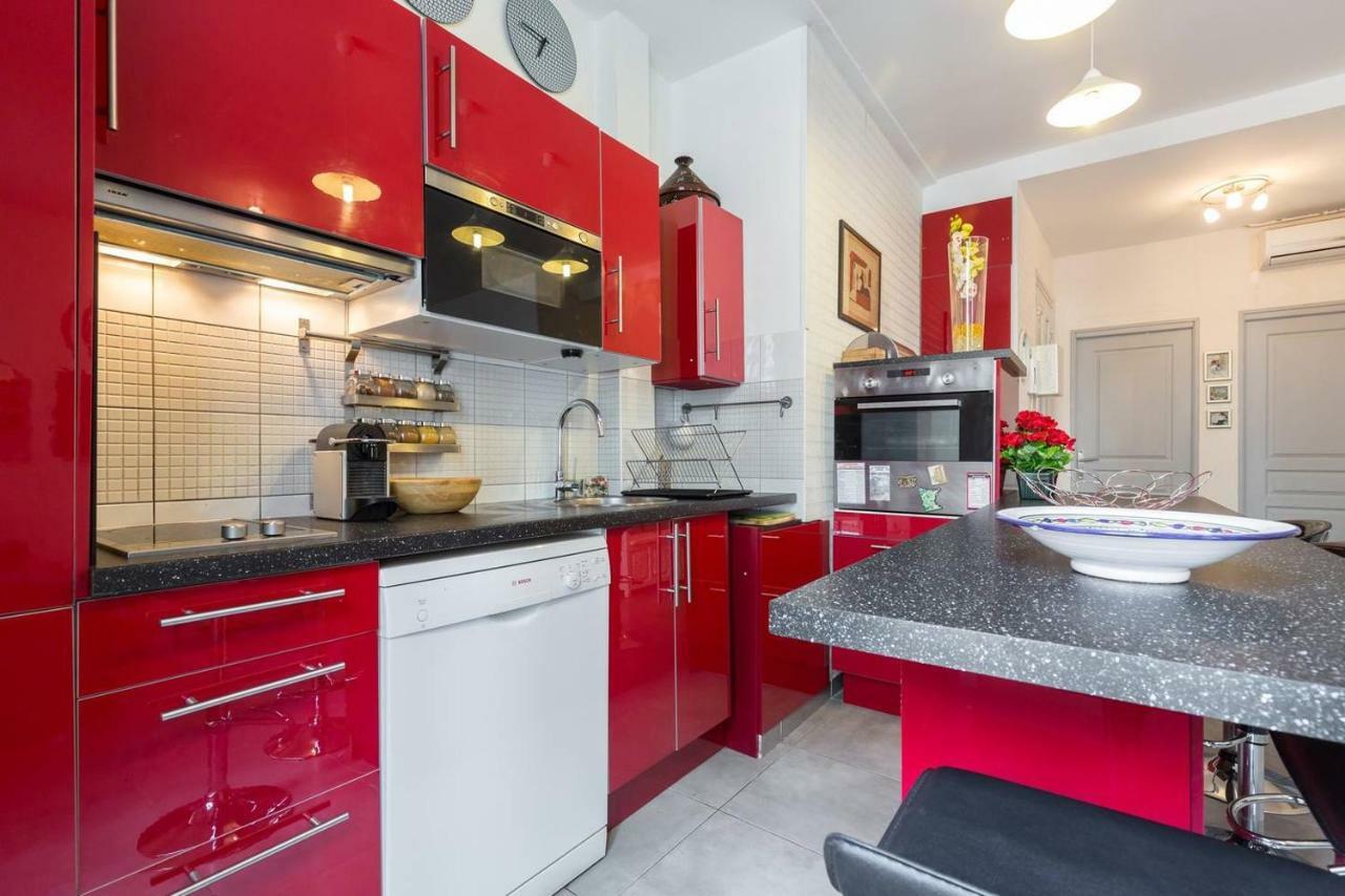 Stylish White And Red Apartments ジュアン・レ・パン エクステリア 写真