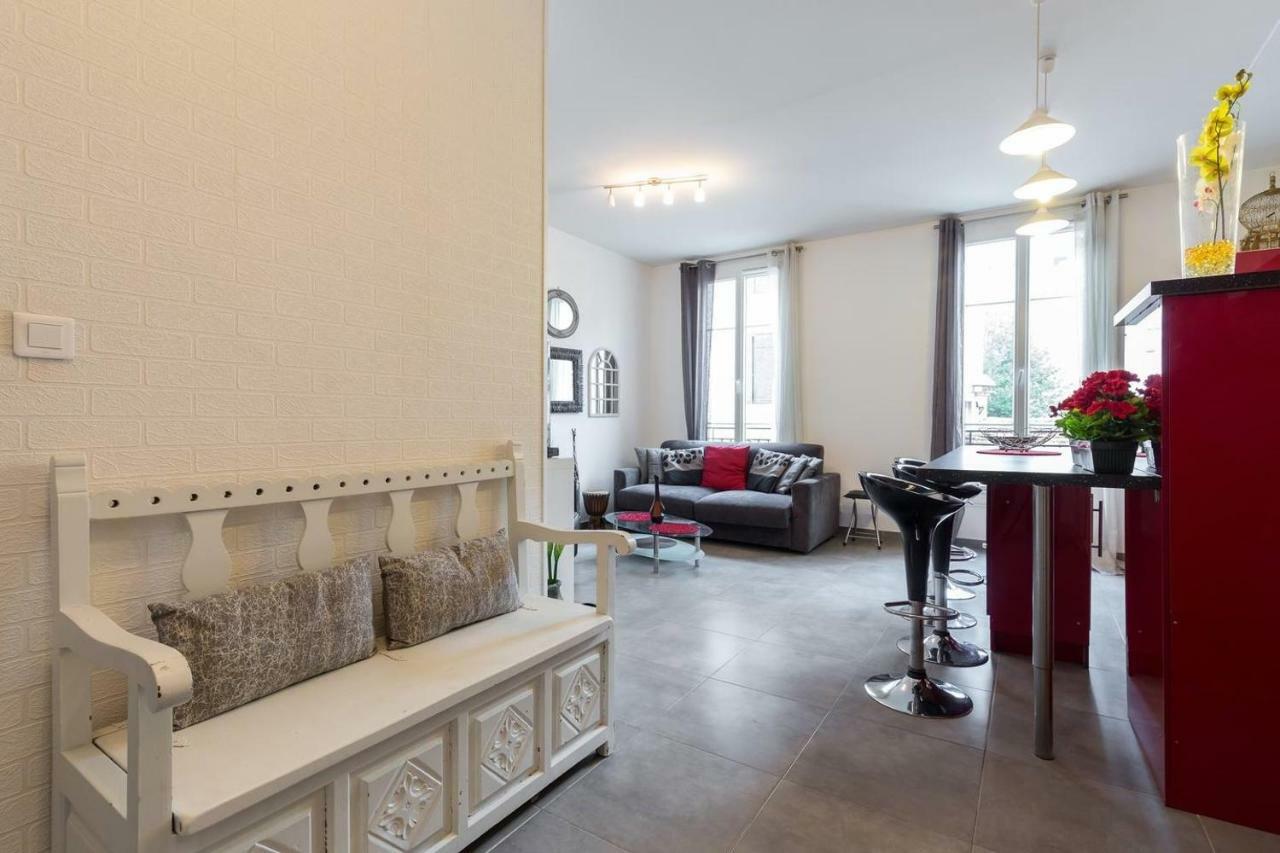 Stylish White And Red Apartments ジュアン・レ・パン エクステリア 写真