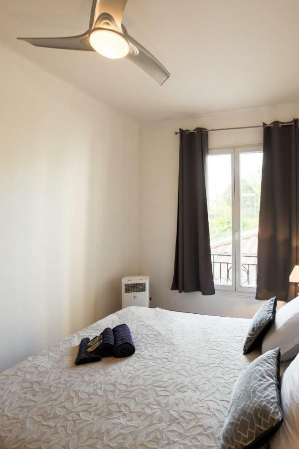 Stylish White And Red Apartments ジュアン・レ・パン エクステリア 写真