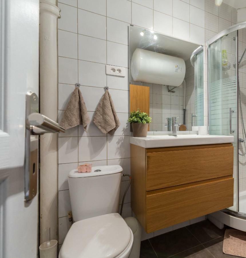 Stylish White And Red Apartments ジュアン・レ・パン エクステリア 写真