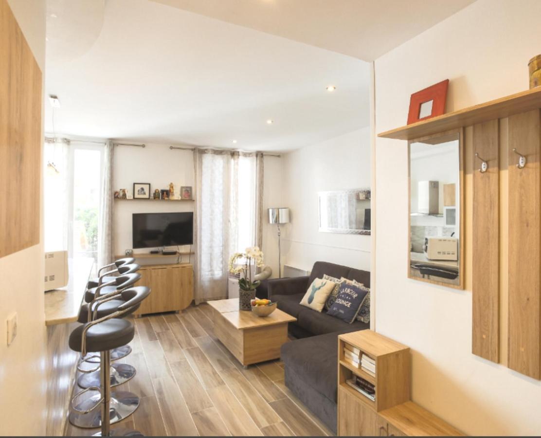 Stylish White And Red Apartments ジュアン・レ・パン エクステリア 写真