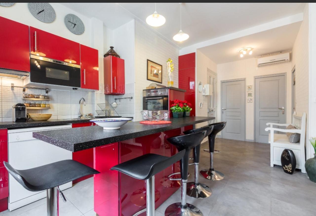 Stylish White And Red Apartments ジュアン・レ・パン エクステリア 写真